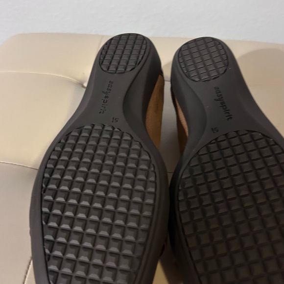 Easy Spirit Leather Flats, Size 5.5, New in Box. Fair Condition - Picture 5 of 5